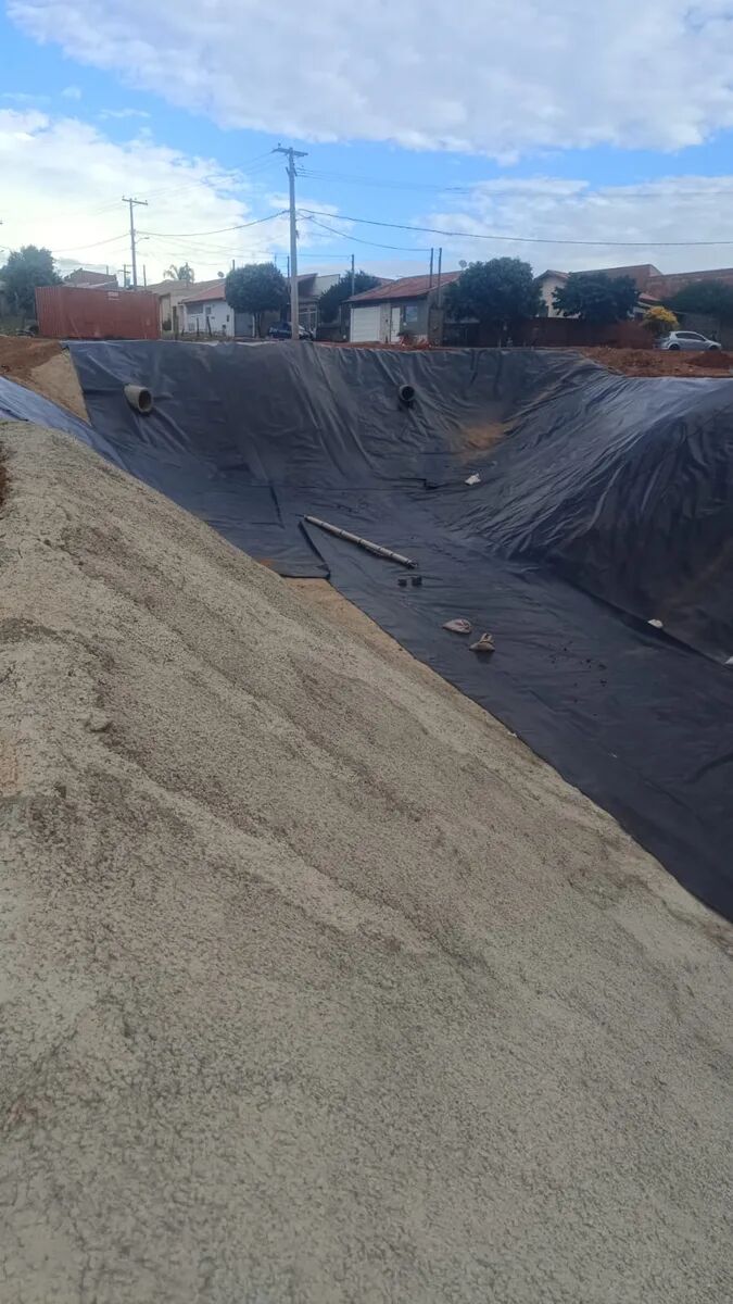 Impermeabilização de reservatório com geomembrana PEAD instalada